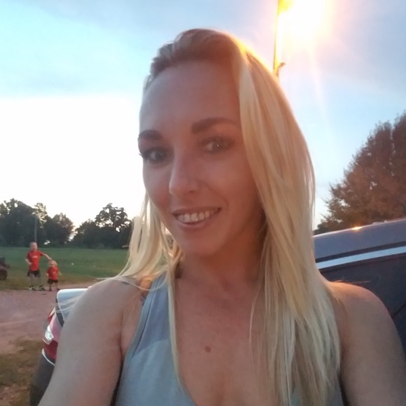 Meet your Posher, Danielle - Picture 1 of 1